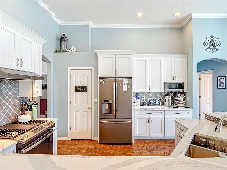 En Venta: $725,000 (4 camas, 3 baños, 2624 Pies cuadrados)