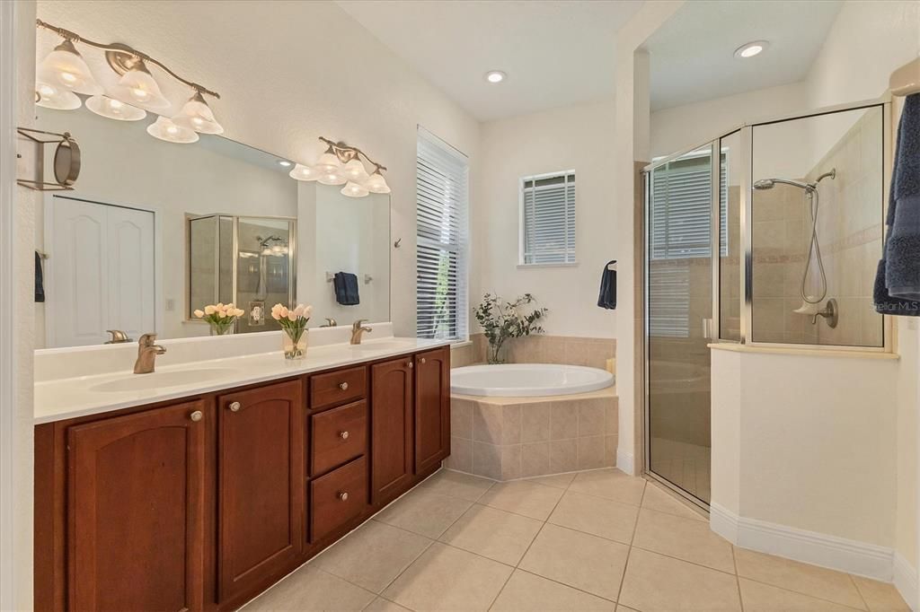 For Sale: $775,000 (5 beds, 4 baths, 3159 Square Feet)