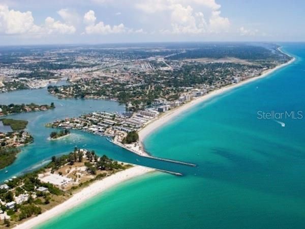 For Sale: $775,000 (5 beds, 4 baths, 3159 Square Feet)