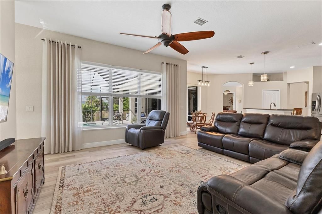 For Sale: $775,000 (5 beds, 4 baths, 3159 Square Feet)