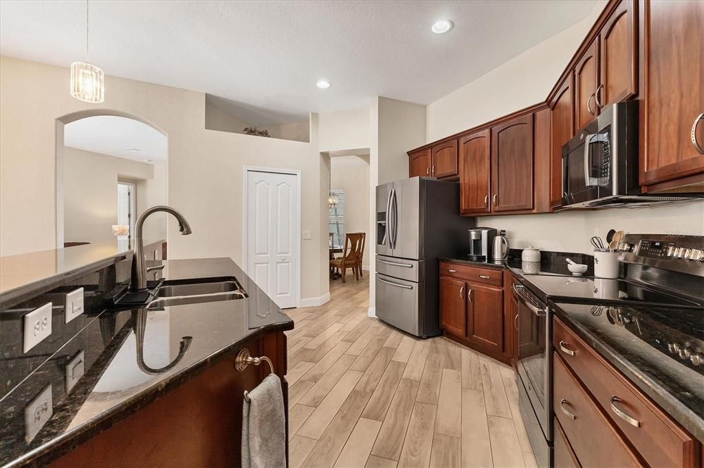 For Sale: $775,000 (5 beds, 4 baths, 3159 Square Feet)