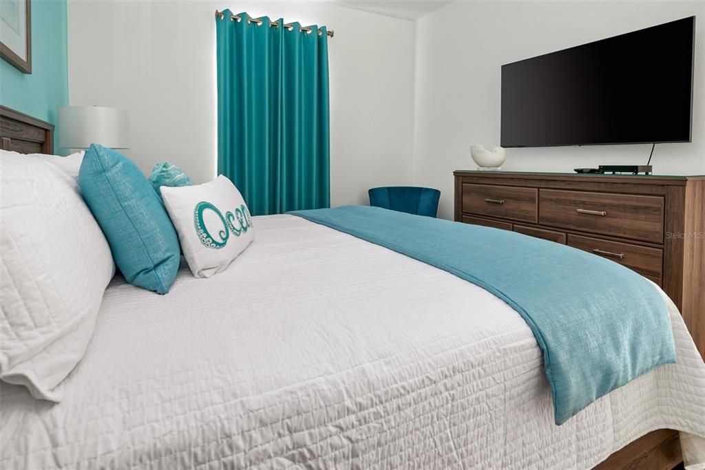 For Sale: $989,000 (8 beds, 5 baths, 4289 Square Feet)