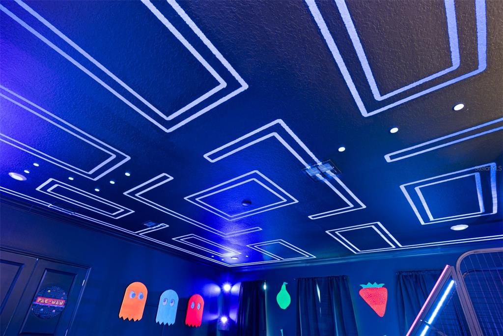 For Sale: $989,000 (8 beds, 5 baths, 4289 Square Feet)