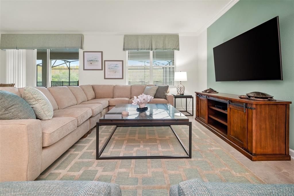 For Sale: $989,000 (8 beds, 5 baths, 4289 Square Feet)