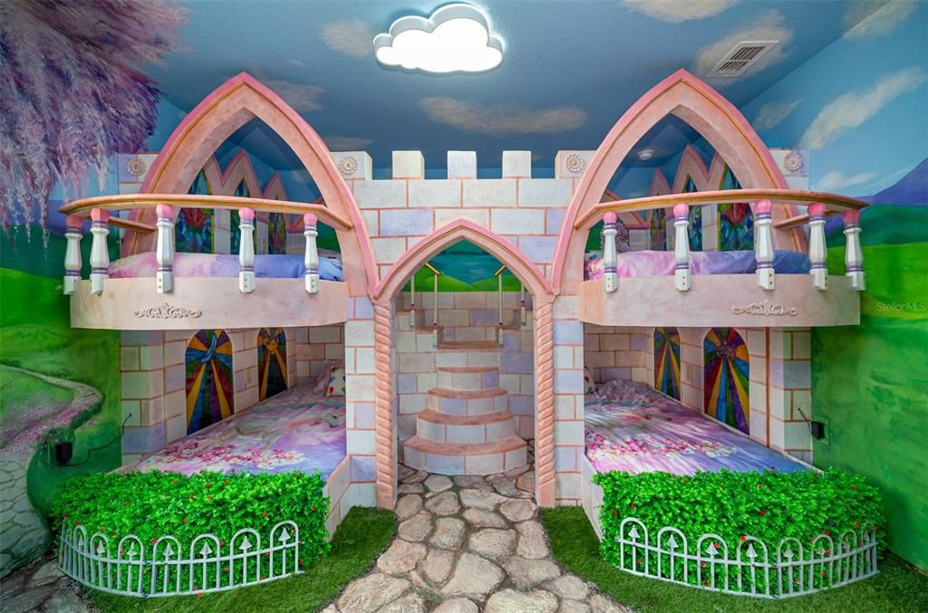 For Sale: $989,000 (8 beds, 5 baths, 4289 Square Feet)