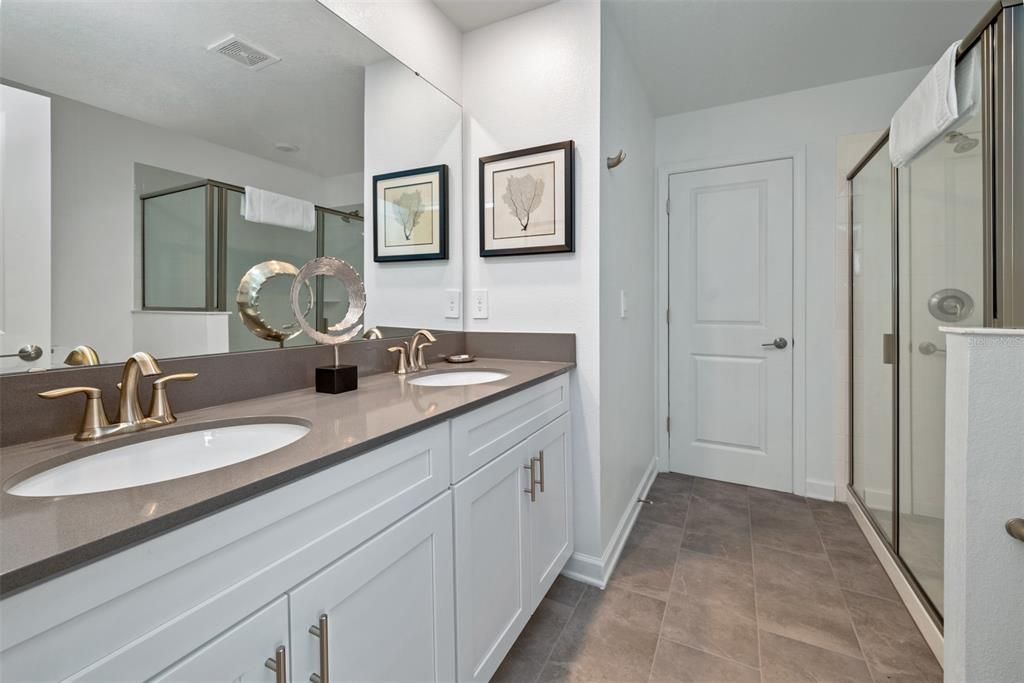 For Sale: $989,000 (8 beds, 5 baths, 4289 Square Feet)