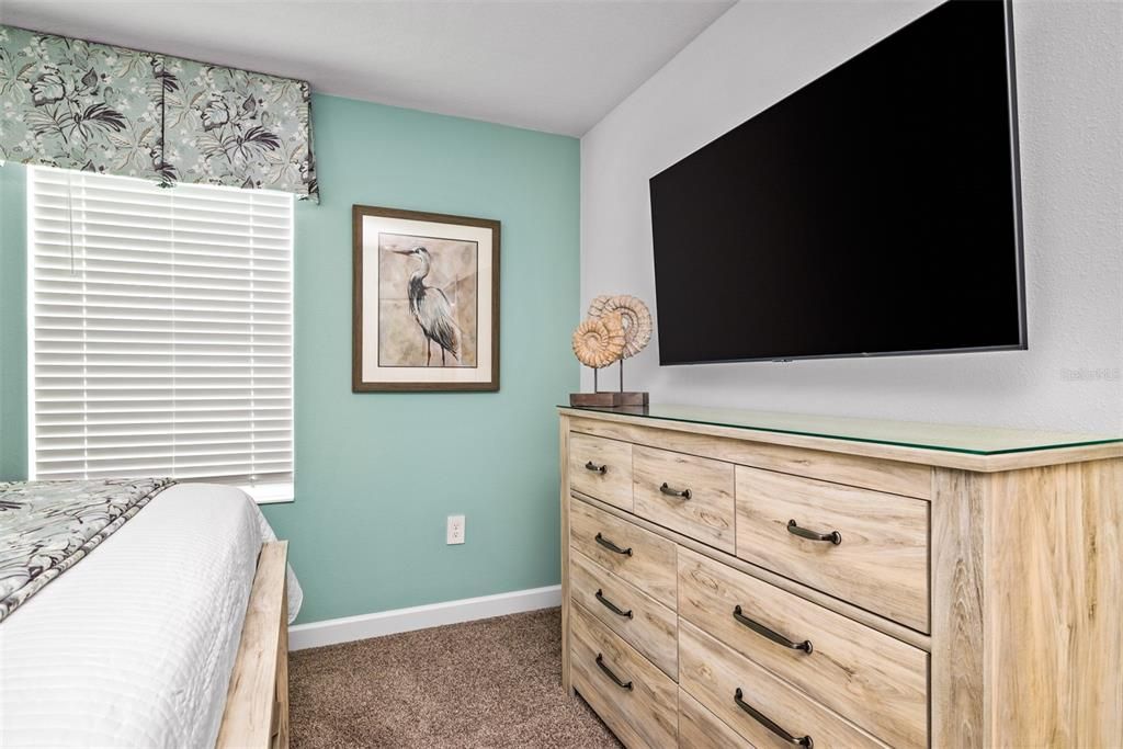 For Sale: $989,000 (8 beds, 5 baths, 4289 Square Feet)