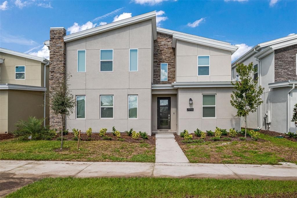 For Sale: $989,000 (8 beds, 5 baths, 4289 Square Feet)