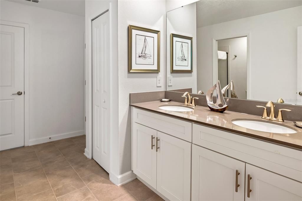 For Sale: $989,000 (8 beds, 5 baths, 4289 Square Feet)