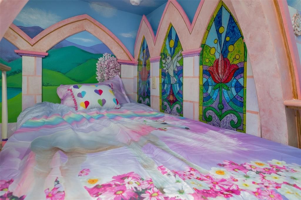 For Sale: $989,000 (8 beds, 5 baths, 4289 Square Feet)