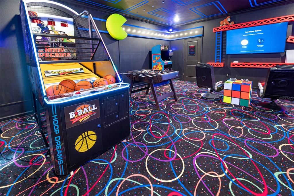 For Sale: $989,000 (8 beds, 5 baths, 4289 Square Feet)