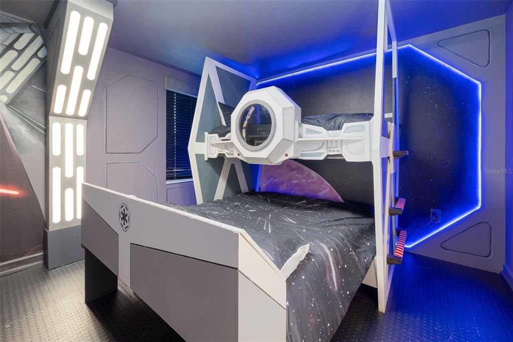 For Sale: $989,000 (8 beds, 5 baths, 4289 Square Feet)