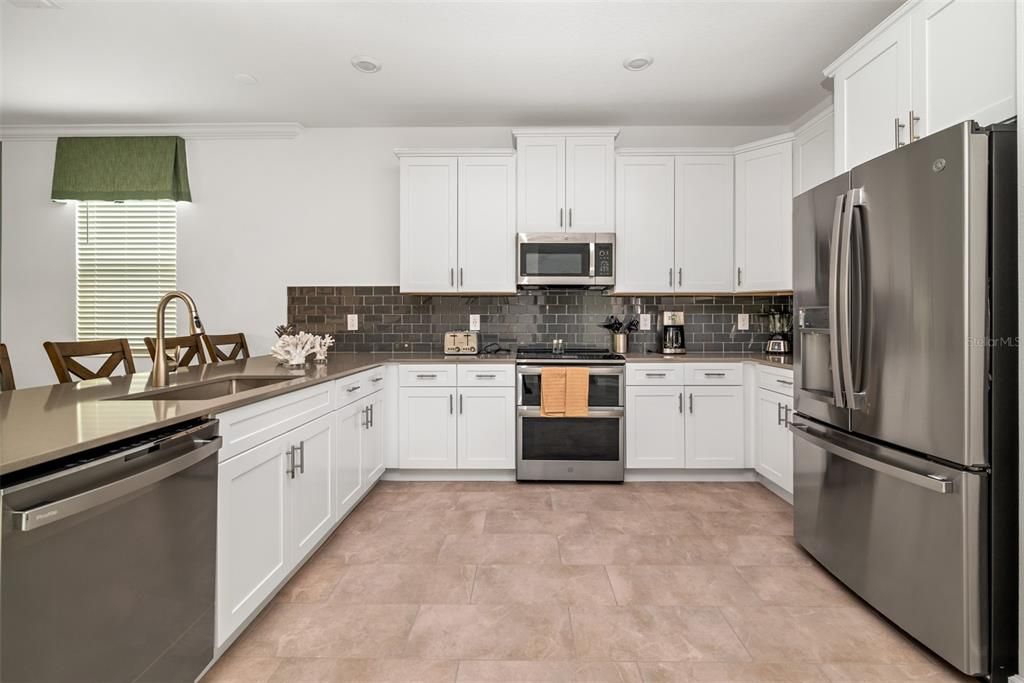 For Sale: $989,000 (8 beds, 5 baths, 4289 Square Feet)