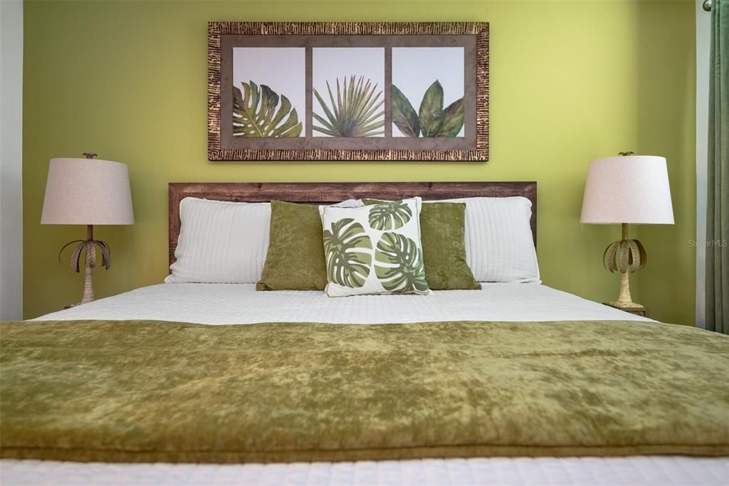 For Sale: $989,000 (8 beds, 5 baths, 4289 Square Feet)