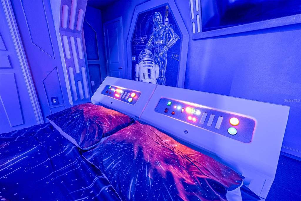 For Sale: $989,000 (8 beds, 5 baths, 4289 Square Feet)