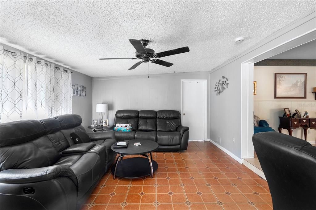 For Sale: $309,900 (3 beds, 2 baths, 1492 Square Feet)