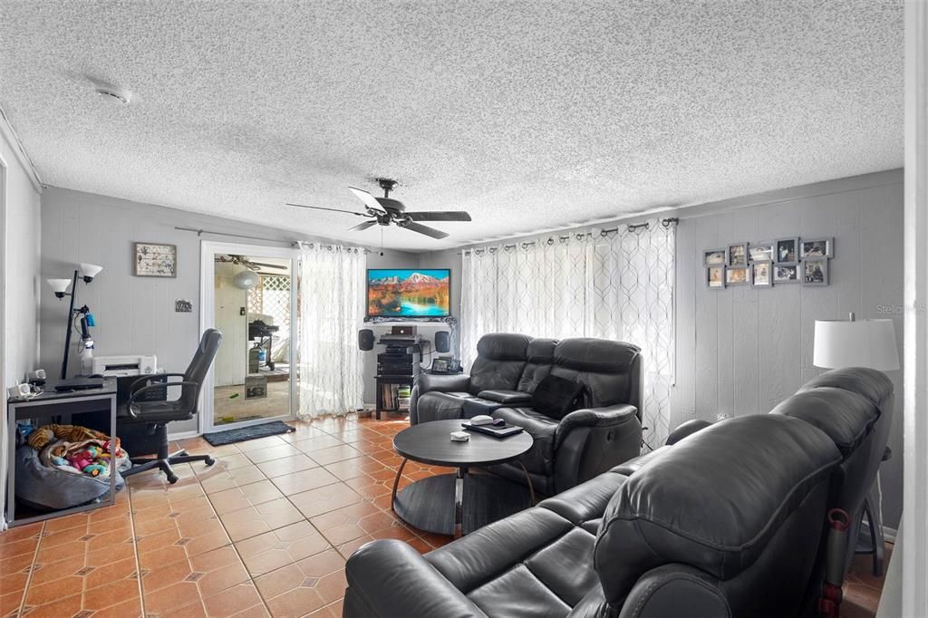 For Sale: $309,900 (3 beds, 2 baths, 1492 Square Feet)
