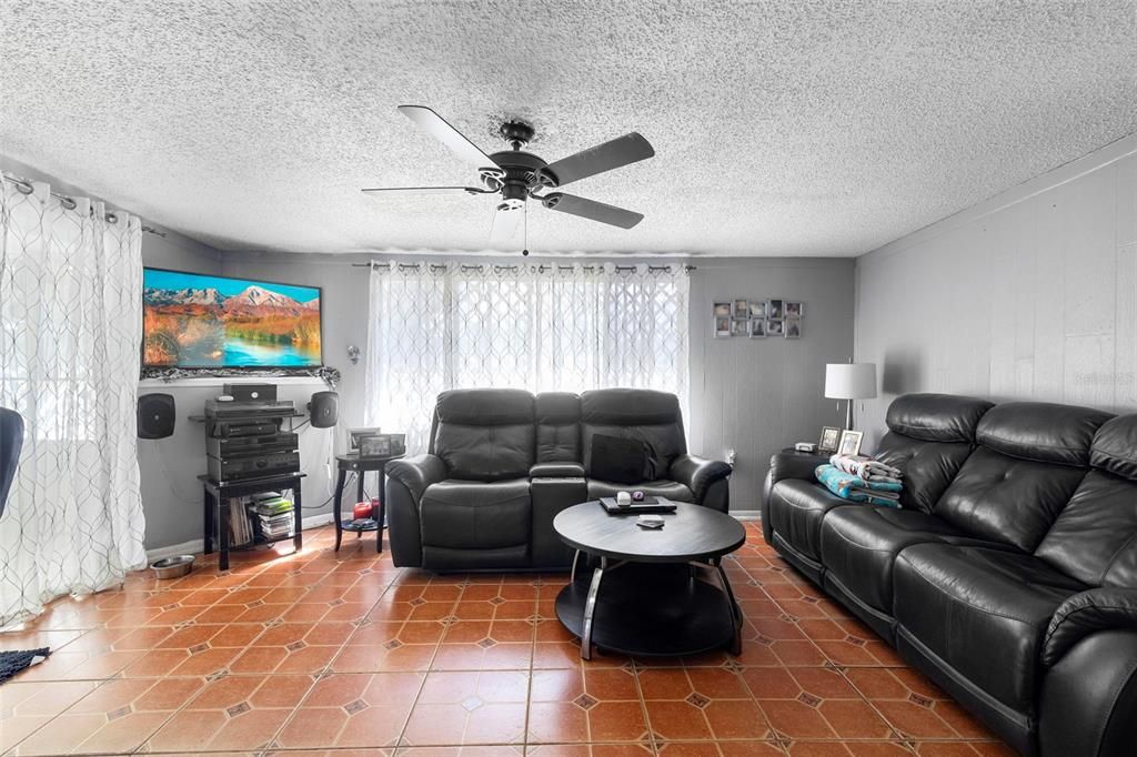 For Sale: $309,900 (3 beds, 2 baths, 1492 Square Feet)