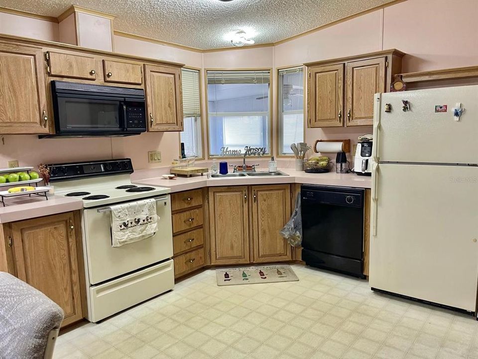 For Rent: $1,900 (2 beds, 2 baths, 938 Square Feet)