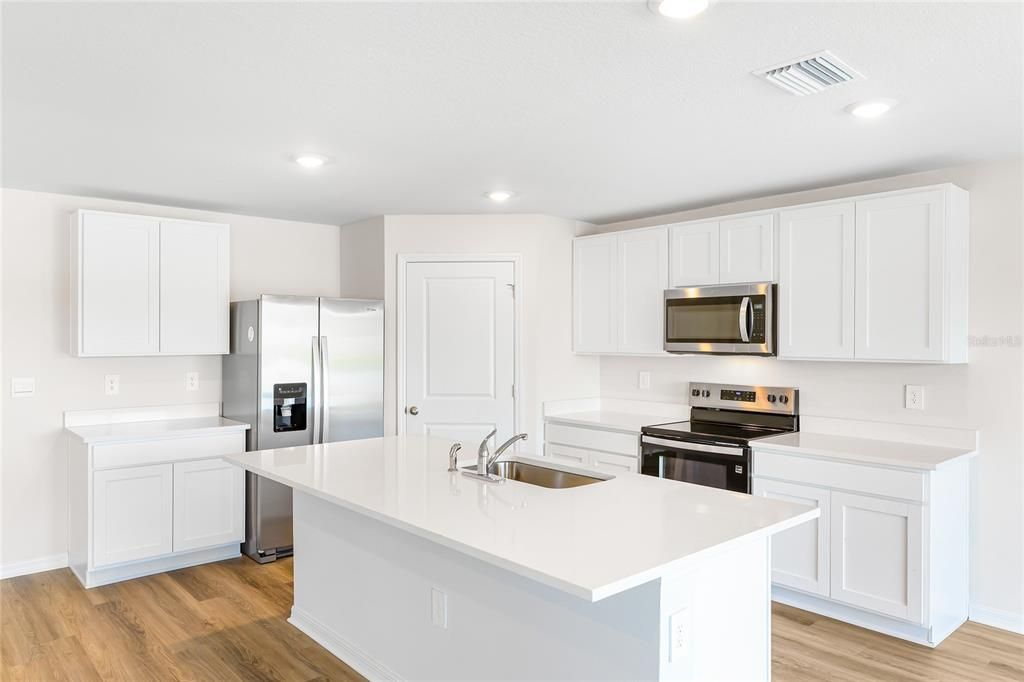 For Rent: $2,700 (5 beds, 3 baths, 2616 Square Feet)