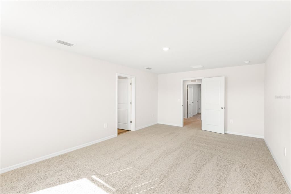 For Rent: $2,700 (5 beds, 3 baths, 2616 Square Feet)