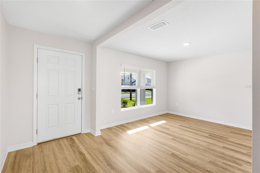 For Rent: $2,700 (5 beds, 3 baths, 2616 Square Feet)