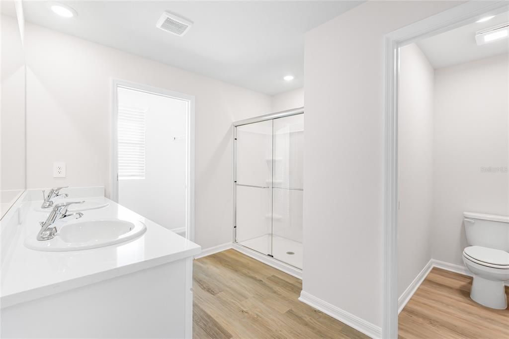 For Rent: $2,700 (5 beds, 3 baths, 2616 Square Feet)