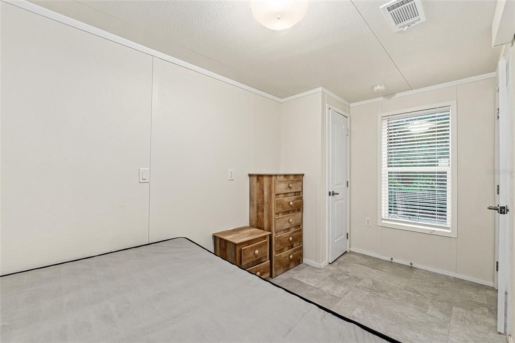 For Sale: $135,000 (3 beds, 2 baths, 924 Square Feet)