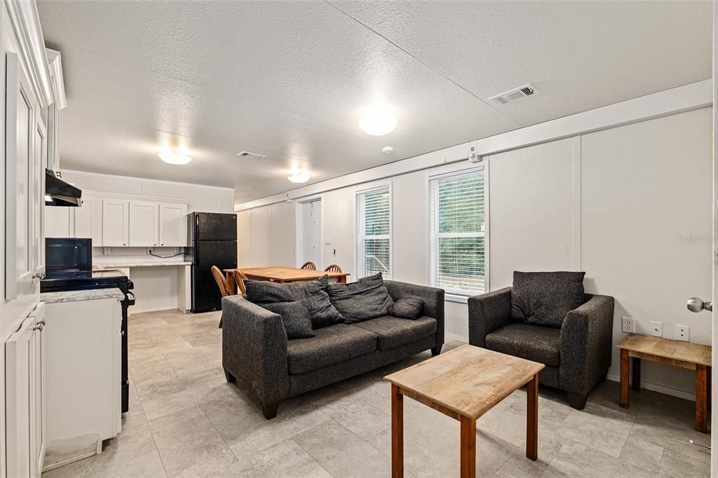 For Sale: $135,000 (3 beds, 2 baths, 924 Square Feet)