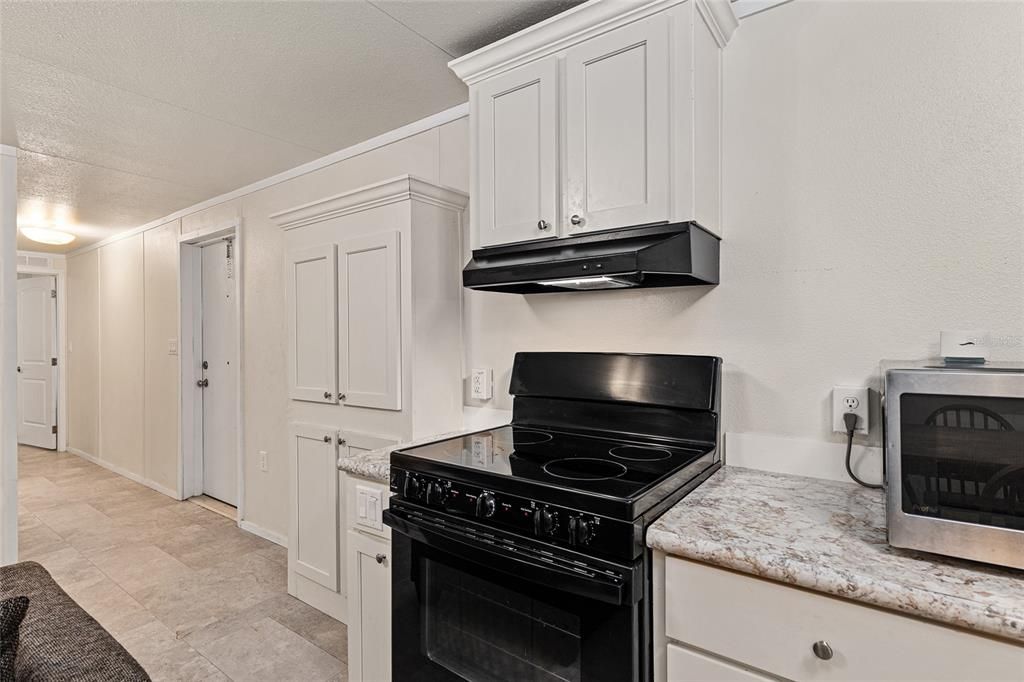 For Sale: $135,000 (3 beds, 2 baths, 924 Square Feet)