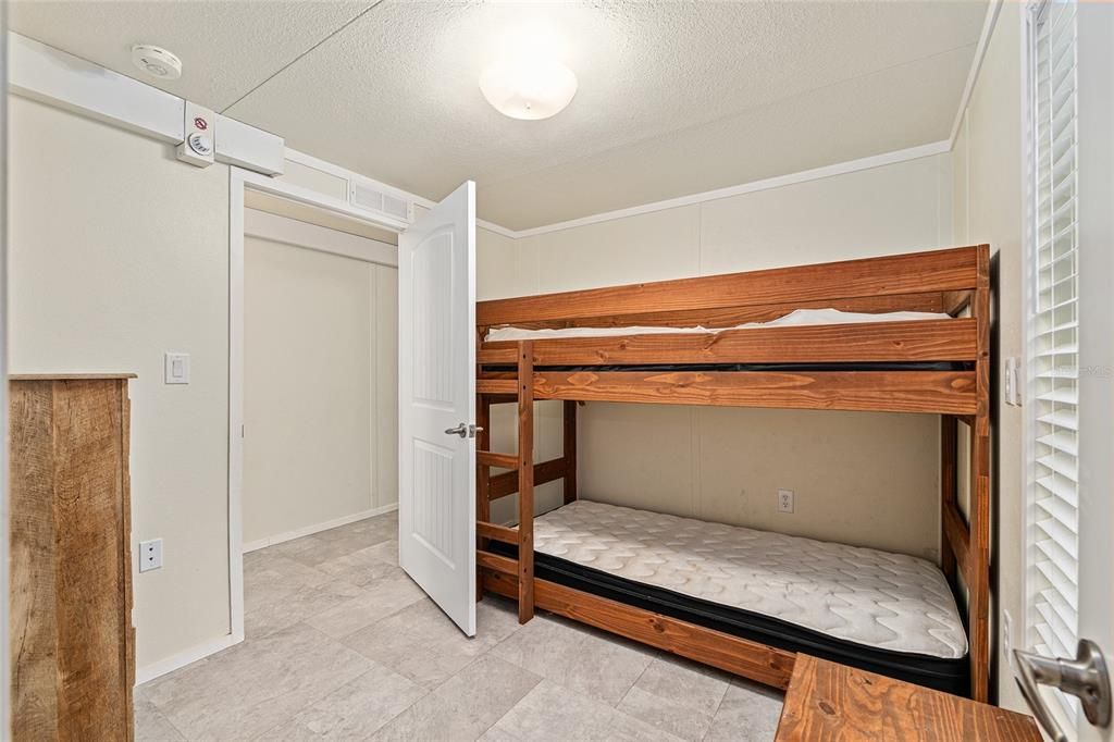 For Sale: $135,000 (3 beds, 2 baths, 924 Square Feet)