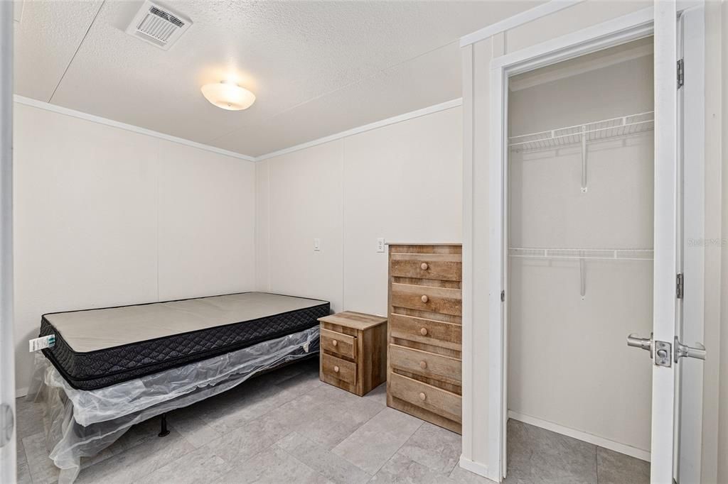 For Sale: $135,000 (3 beds, 2 baths, 924 Square Feet)