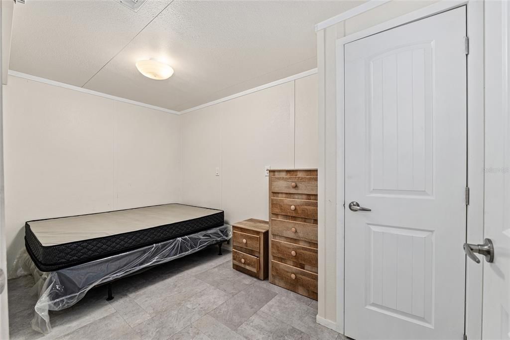 For Sale: $135,000 (3 beds, 2 baths, 924 Square Feet)