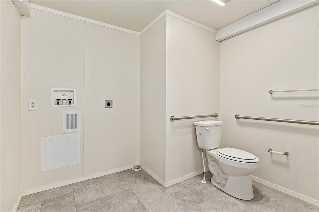 For Sale: $135,000 (3 beds, 2 baths, 924 Square Feet)