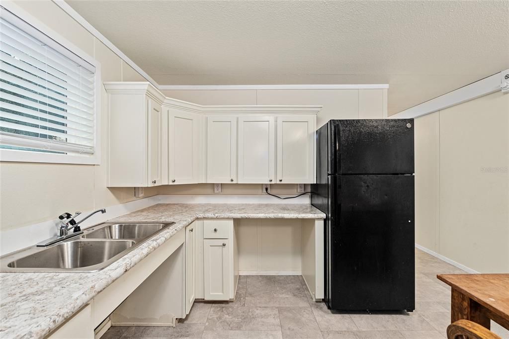 For Sale: $135,000 (3 beds, 2 baths, 924 Square Feet)