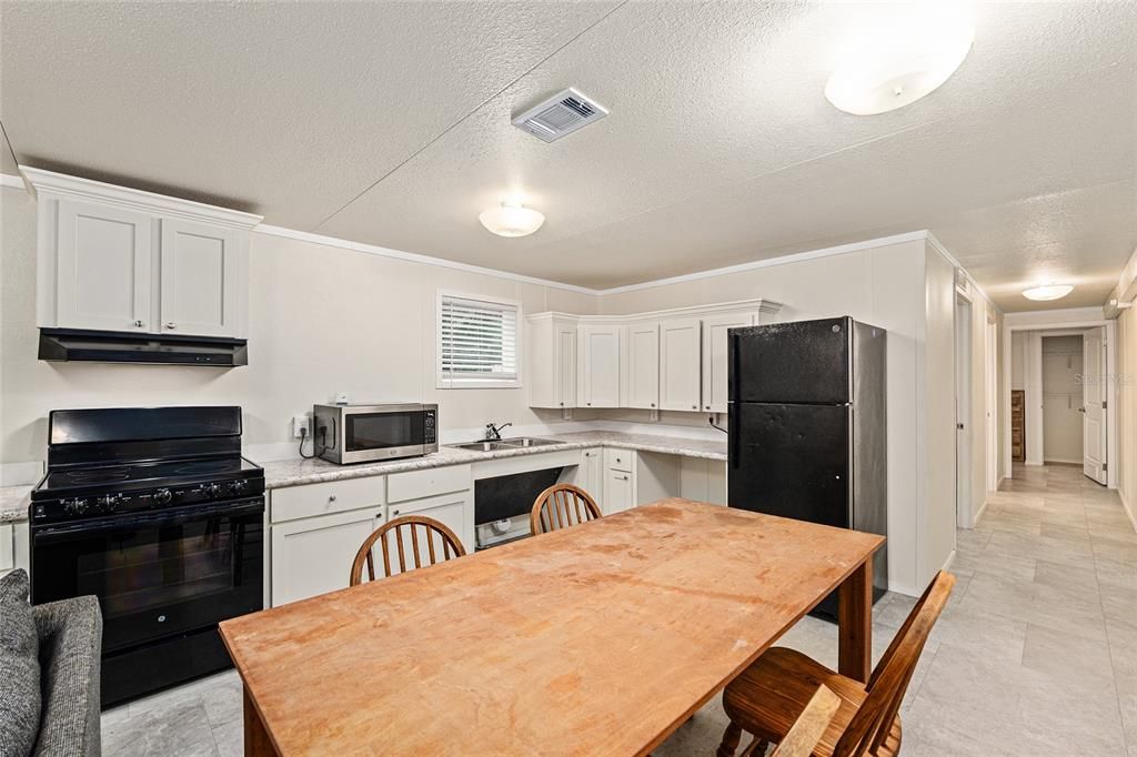 For Sale: $135,000 (3 beds, 2 baths, 924 Square Feet)