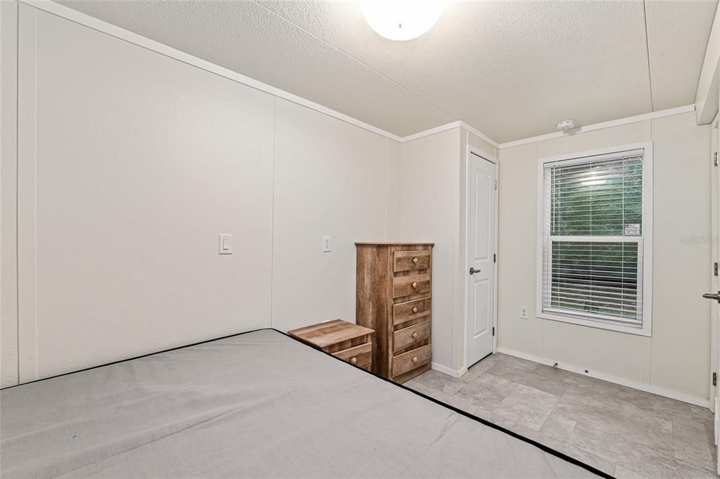 For Sale: $135,000 (3 beds, 2 baths, 924 Square Feet)