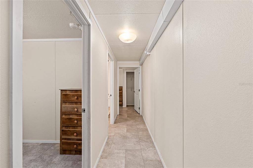 For Sale: $135,000 (3 beds, 2 baths, 924 Square Feet)