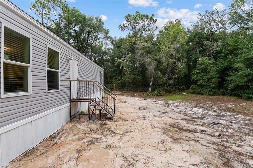 For Sale: $135,000 (3 beds, 2 baths, 924 Square Feet)