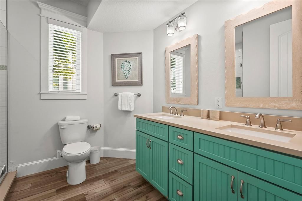 合同活跃: $2,995,000 (7 贝兹, 6 浴室, 3078 平方英尺)