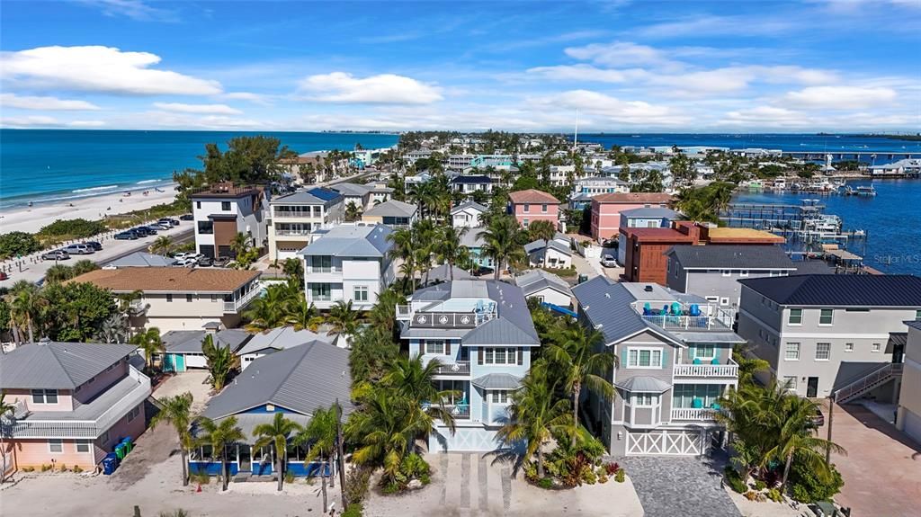 合同活跃: $2,995,000 (7 贝兹, 6 浴室, 3078 平方英尺)