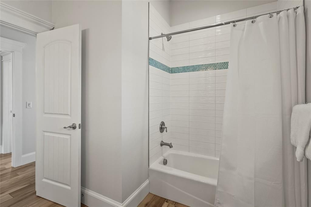 合同活跃: $2,995,000 (7 贝兹, 6 浴室, 3078 平方英尺)