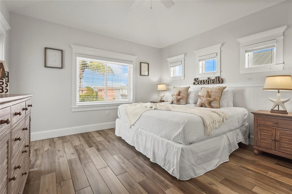 合同活跃: $2,995,000 (7 贝兹, 6 浴室, 3078 平方英尺)