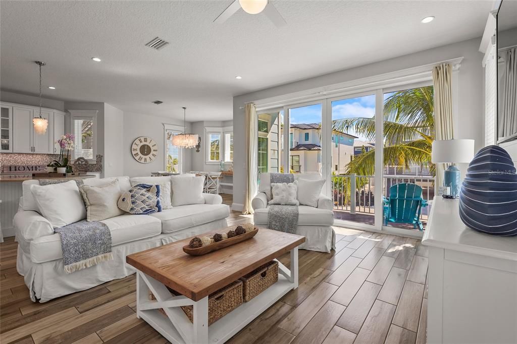 合同活跃: $2,995,000 (7 贝兹, 6 浴室, 3078 平方英尺)