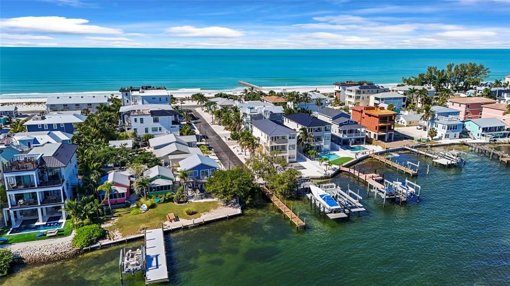 合同活跃: $2,995,000 (7 贝兹, 6 浴室, 3078 平方英尺)