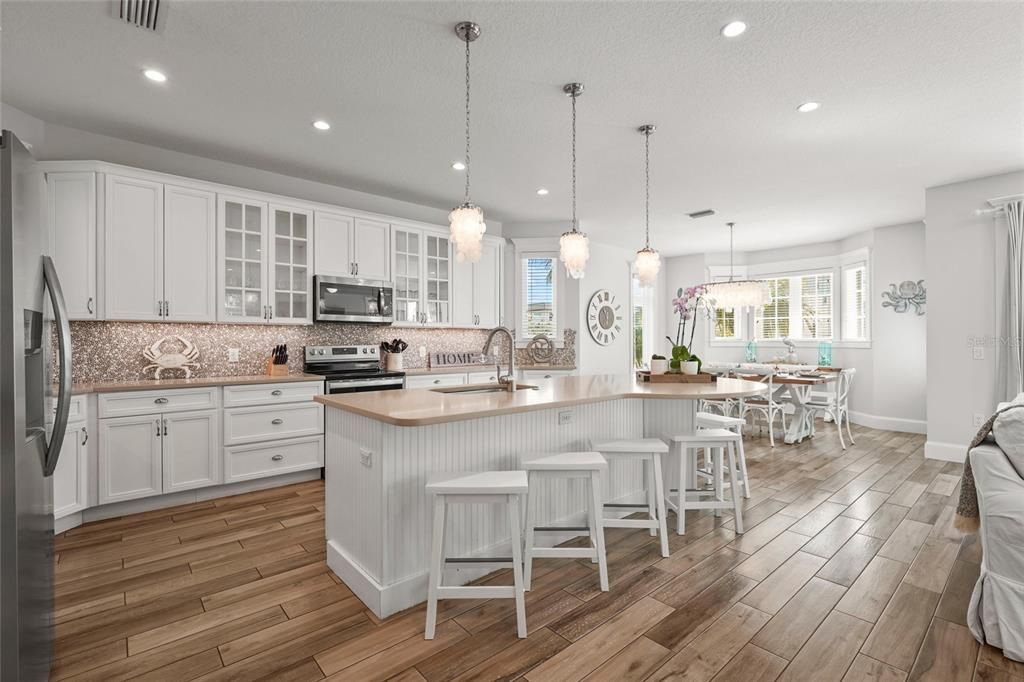 合同活跃: $2,995,000 (7 贝兹, 6 浴室, 3078 平方英尺)