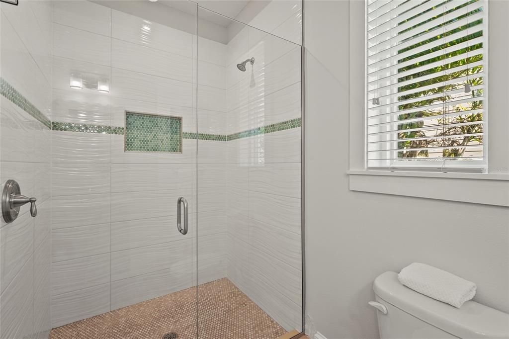 合同活跃: $2,995,000 (7 贝兹, 6 浴室, 3078 平方英尺)