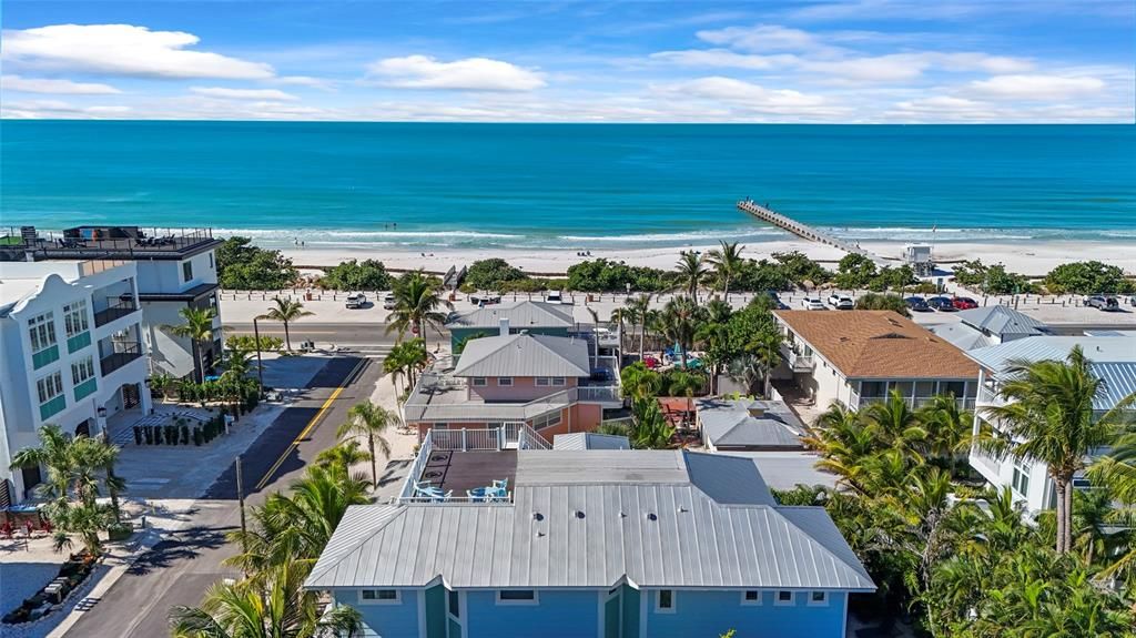 合同活跃: $2,995,000 (7 贝兹, 6 浴室, 3078 平方英尺)