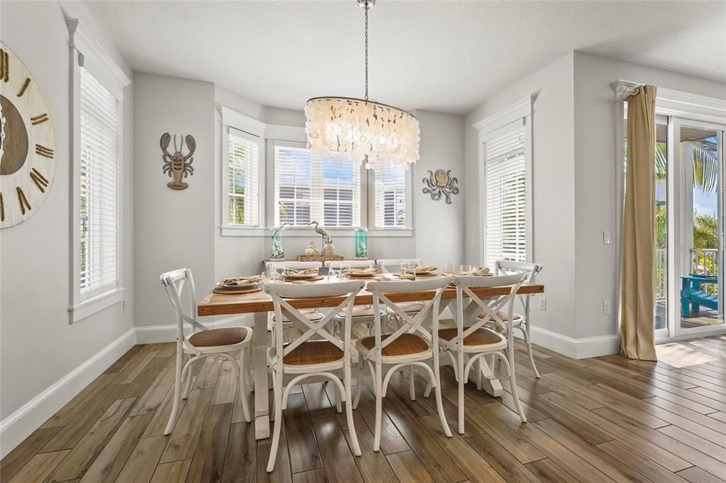 合同活跃: $2,995,000 (7 贝兹, 6 浴室, 3078 平方英尺)