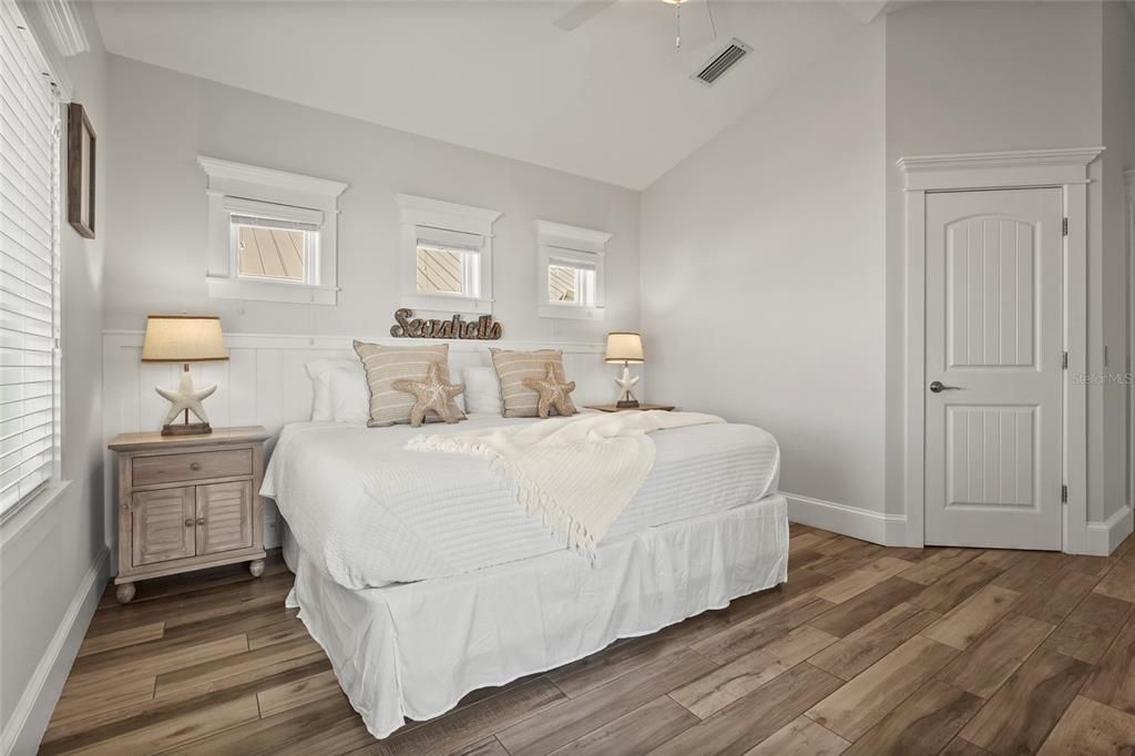 合同活跃: $2,995,000 (7 贝兹, 6 浴室, 3078 平方英尺)